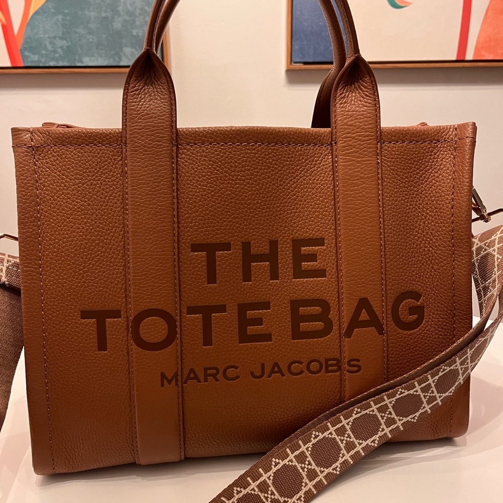 Marc Jacobs The Tote Bag (Argan Oil)